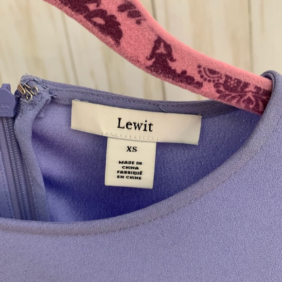 NWOT LEWIT flutter sleeve blouse - Picture 5 of 8